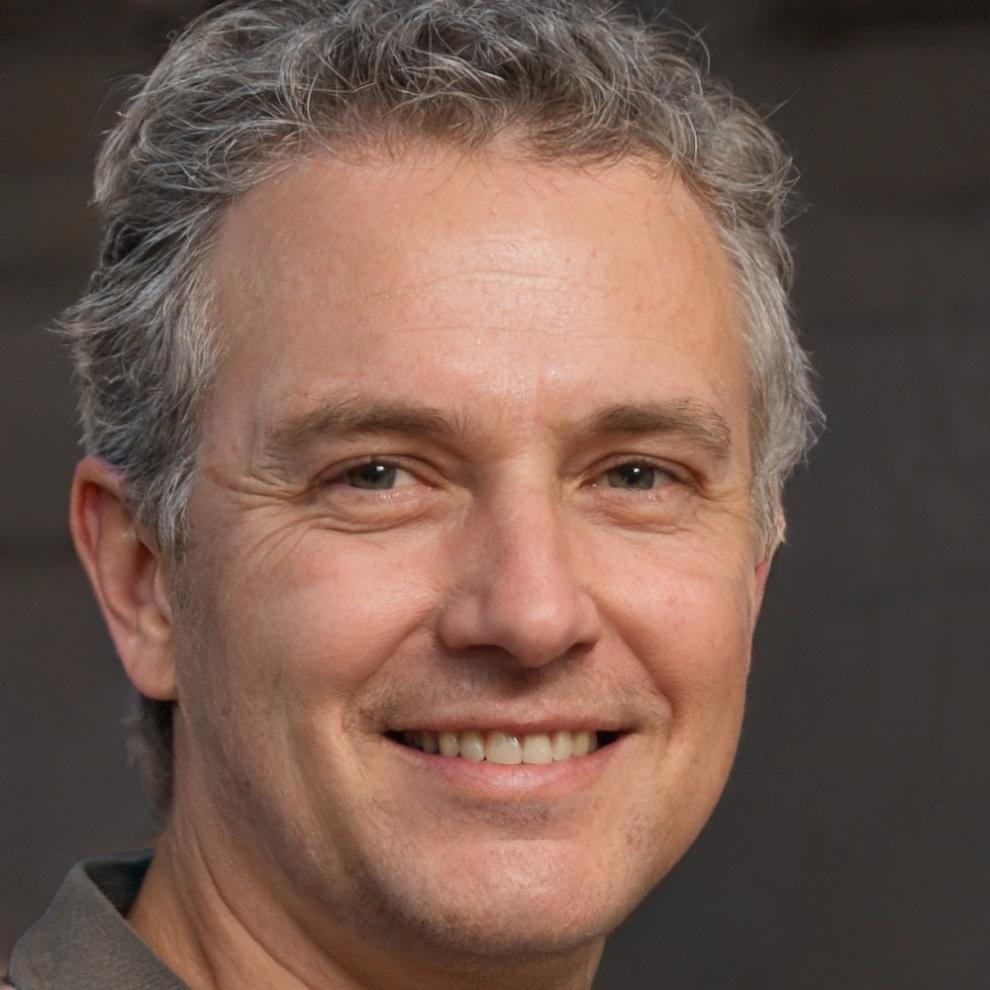 Portrait of Damien who leads curriculum development at wise-volt